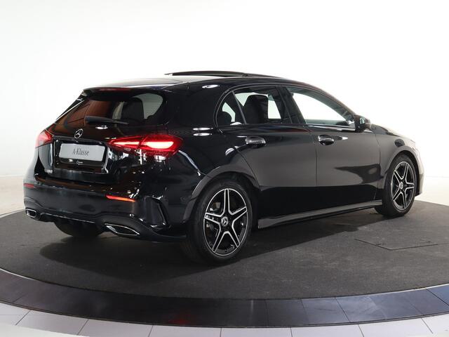 Mercedes-Benz A-KLASSE 180 Star Edition AMG Line | Panoramaschuifdak | Night | Multibeam LED | DISTRONIC | Dodehoekassistent