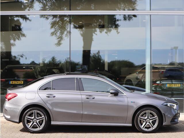 Mercedes-Benz A-KLASSE 250 e Business Solution AMG Limited AMG line | Navigatie | Panoramadak | Memory Seats | Automaat