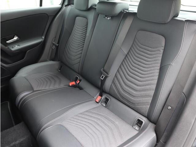 Mercedes-Benz A-KLASSE 180 Star Edition Navigatie | Camera | LED | Automaat