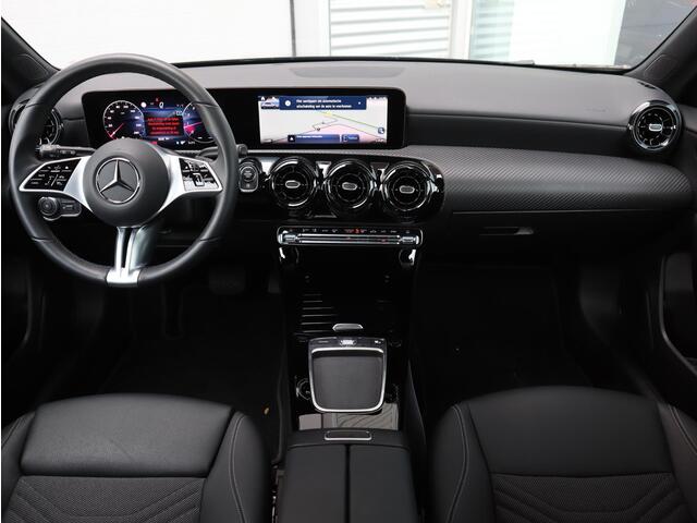 Mercedes-Benz A-KLASSE 180 Star Edition Navigatie | Camera | LED | Automaat