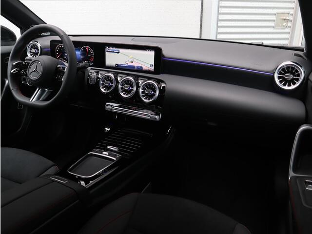 Mercedes-Benz A-KLASSE 250 e Star Edition AMG Line | Panoramadak | Multispaak | LED | Burmester | Camera | LED | Automaat