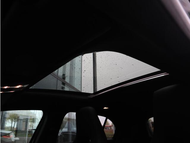 Mercedes-Benz A-KLASSE 250 e Star Edition AMG Line | Panoramadak | Multispaak | LED | Burmester | Camera | LED | Automaat