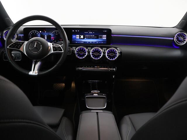 Mercedes-Benz A-KLASSE 180 Star Edition Luxury Line Widescreen | Stoelverwarming | Keyless | High Peformance LED koplampen |