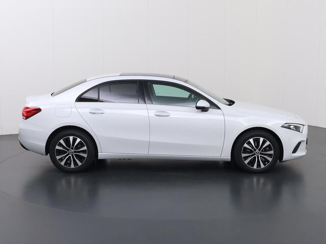 Mercedes-Benz A-KLASSE 250 e Business Line | Panoramadak | Rijassistentiepakket Plus | Stoelverwarming | Widescreen | Achteruitrijcamera |