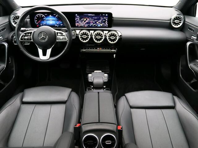 Mercedes-Benz A-KLASSE 250 e Business Solution Luxury Limited Panorama Schuif-Kanteldak | Sfeerverlichting | Achteruitrijcamera | MultiBeam Ledkoplampen | Stoelverwarming. Inclusief 24 maanden MB Certified garantie voor Europa.