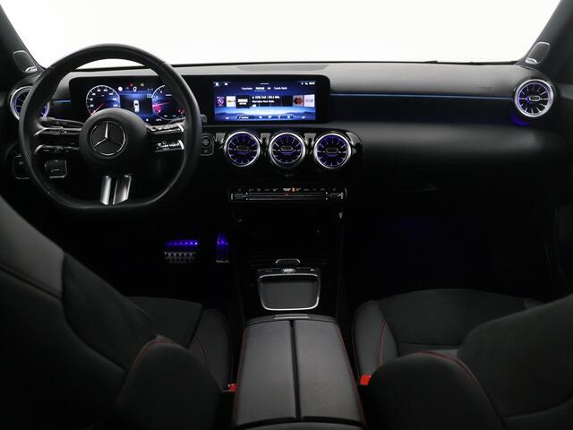 Mercedes-Benz A-KLASSE 180 AMG Line | Premium pack | Night pakket | Stoelverwarming |
