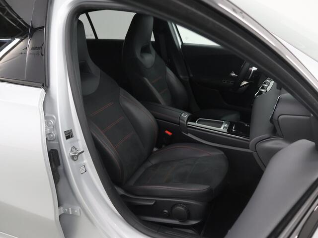 Mercedes-Benz A-KLASSE 180 AMG Line | Premium pack | Night pakket | Stoelverwarming |