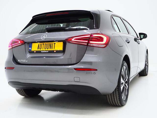 Mercedes-Benz A-KLASSE 250 e Panamericana | Panoramadak | Widescreen | Camera | Leder | Zwarte Hemel | Cruise | DAB