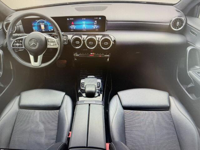 Mercedes-Benz A-KLASSE 180 d Launch Edition automaat B - Alleen exportbedrijven en handelaren