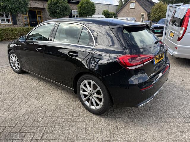 Mercedes-Benz A-KLASSE 180 d Launch Edition automaat B - Alleen exportbedrijven en handelaren