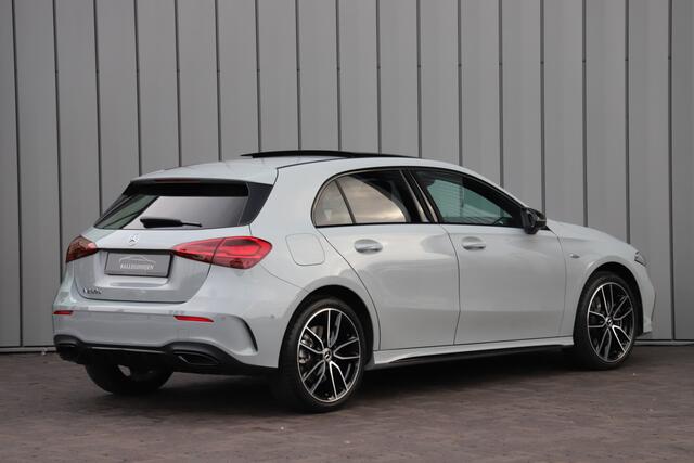 Mercedes-Benz A-KLASSE 250e AMG | Panoramadak | Sfeerverlichting | ACC | Stuurwielverw. | Standkachel | Widescreen | 2025.