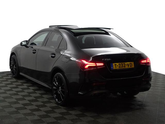 Mercedes-Benz A-KLASSE 250 e AMG Premium Plus Aut- Panoramadak, Sfeerverlichting, Carplay, Android Auto, Camera, Stoelverwarming