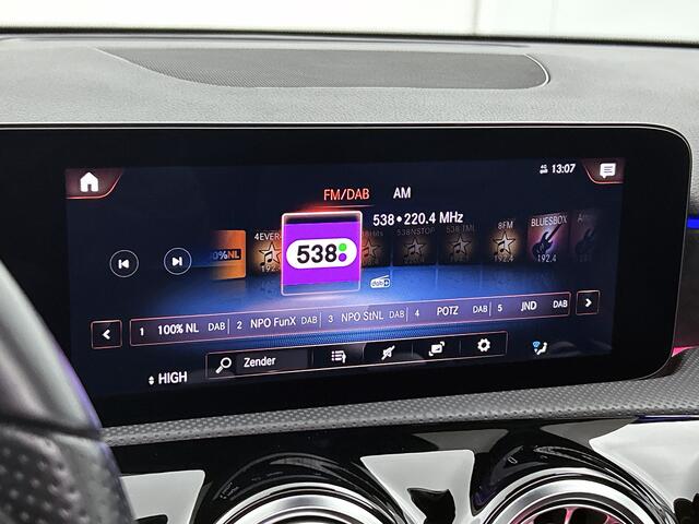 Mercedes-Benz A-KLASSE 250 e Premium Plus | Panoramadak \ Achteruitrijcamera | Sfeerverlichting | Apple Carplay | Inclusief 24 maanden MB Certified garantie voor Europa.