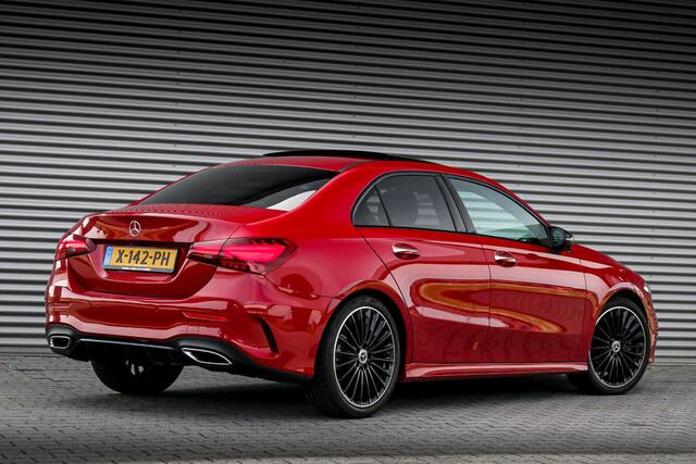 Mercedes-Benz A-KLASSE 180 AMG | Rijassistentiepakket | Panoramadak | Stoelverwarming | Achteruitrijcamera