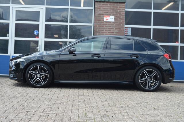 Mercedes-Benz A-KLASSE 180 Solution AMG | AUT - CAMERA - NAVI