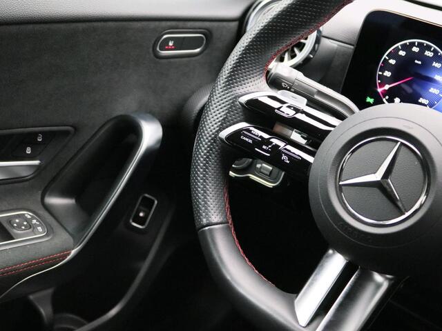 Mercedes-Benz A-KLASSE 250 e AMG Plug-In Hybride AMG Line | Night Pakket | Trekhaak | Sfeerverlichting | Achteruitrijcamera | Stuur en Stoelverwarming. Inclusief 24 maanden MB Certified garantie voor Europa.