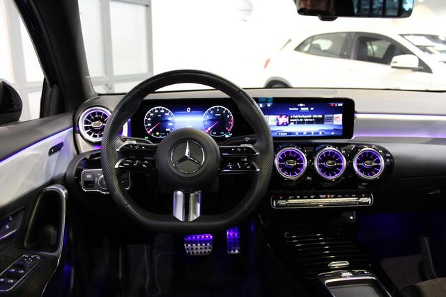 Mercedes-Benz A-KLASSE Hatchback 180 Star Edition AMG Line Panorama dak