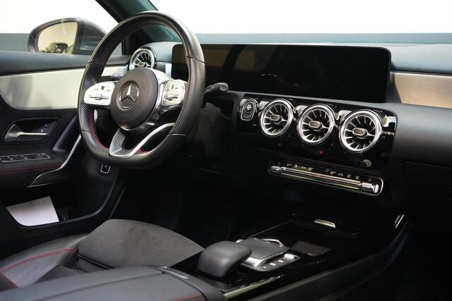 Mercedes-Benz A-KLASSE 250 e AMG Line | Panoramadak | Sportstoelen | Navigatie | Sfeerverlichting