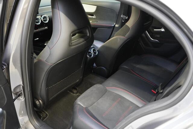 Mercedes-Benz A-KLASSE 250 e AMG Line | Panoramadak | Sportstoelen | Navigatie | Sfeerverlichting