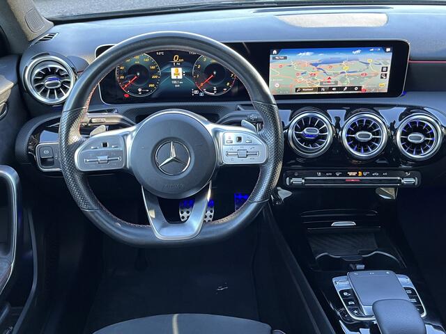 Mercedes-Benz A-KLASSE 200 Business Solution AMG! / Pano / Automaat / Sfeerverlichting / Stoelverw. / PDC V+A / 18'' LMV /
