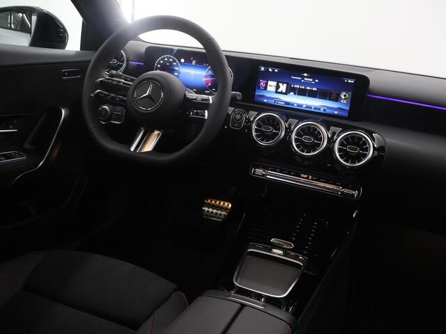 Mercedes-Benz A-KLASSE 180 Business Solution AMG | Panoramaschuifdak | Stoelverwarming | Achteruitrijcamera | MULTIBEAM LED |