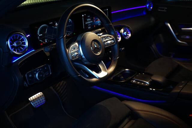 Mercedes-Benz A-KLASSE 200 AMG ? PANO ? 360 CAMERA ? KEYLESS ? DISTRONIC ? 19 " ? NIGHT