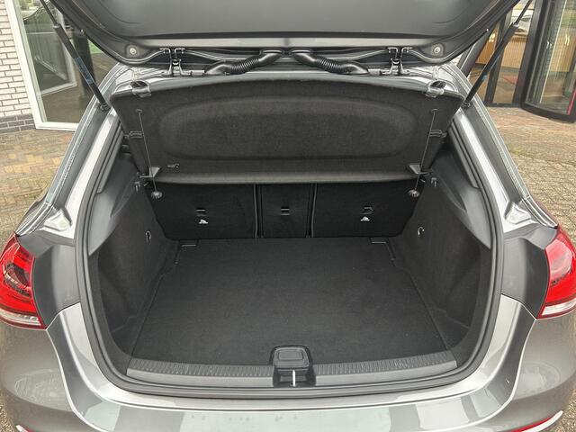 Mercedes-Benz A-KLASSE 200 Advantage | Stoelverwarming | Cruise Control | Navigatie | Apple Carplay | LED Koplampen