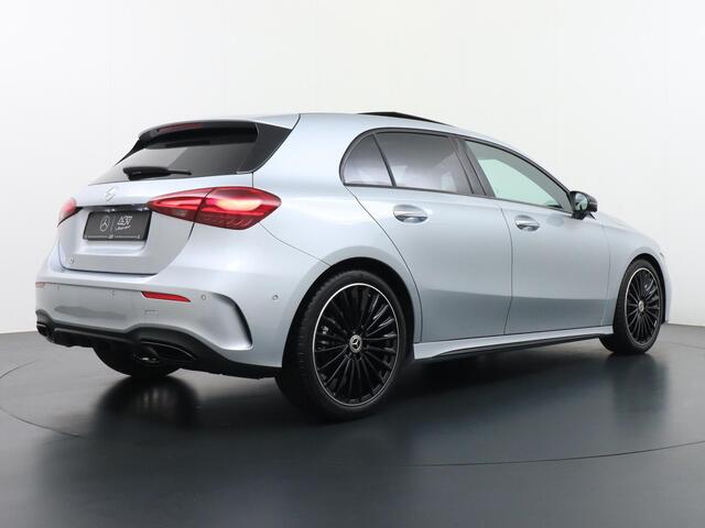 Mercedes-Benz A-KLASSE 180 Business Solution AMG | Panorama - Schuifdak | Memorystoelen | Head-Up Display | 360° Camera | Apple Carplay & Android Auto | Multibeam Led