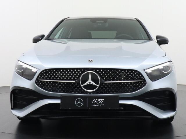 Mercedes-Benz A-KLASSE 180 Business Solution AMG | Panorama - Schuifdak | Memorystoelen | Head-Up Display | 360° Camera | Apple Carplay & Android Auto | Multibeam Led