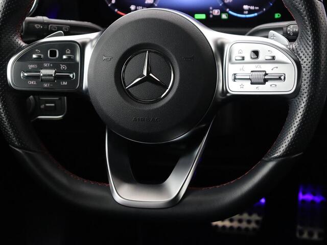 Mercedes-Benz A-KLASSE 250e AMG | Panoramadak | Stoelverwarming | Carplay | Leder/Alcantara | Camera | Sfeerverlichting | Navigatie | Park Assist | Climate control | PHEV | Plug In