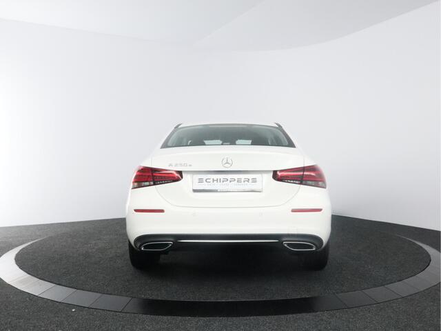 Mercedes-Benz A-KLASSE 250 e Luxury Line | Stoel verwarmd | Navigatie |