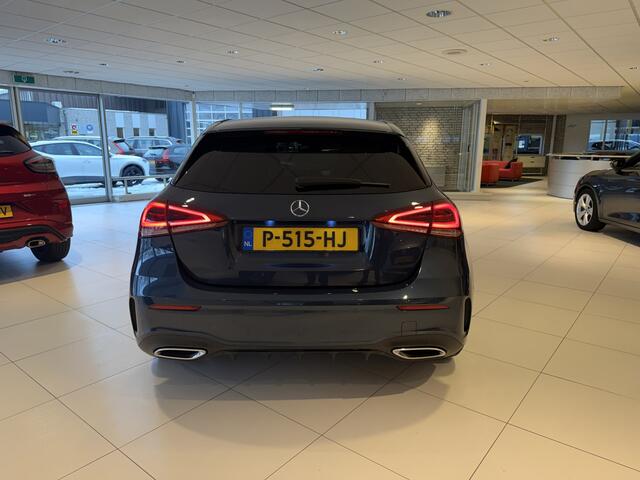 Mercedes-Benz A-KLASSE 180 Business Solution Automaat / AMG styling / 18"LM / LED / Navi / Camera
