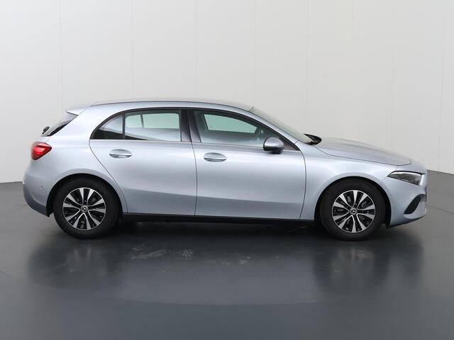 Mercedes-Benz A-KLASSE 180 Star Edition | Thermotronic | Apple Carplay | Stoelverwarming | Widescreen | Achteruitrijcamera | Sportstoelen | Cruise Control Adaptief* |