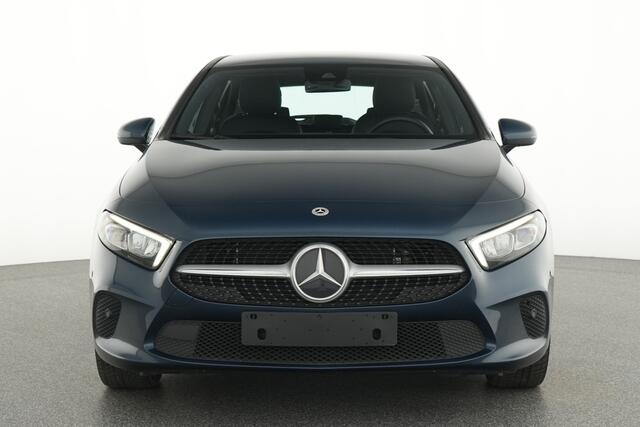 Mercedes-Benz A-KLASSE 250 e Plug-In Hybride Ledkoplampen | Stoelverwarming | Cruise control | Achteruitrijcamera. Inclusief 24 maanden MB Certified garantie voor Europa.