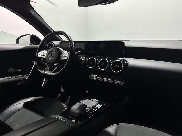 Mercedes-Benz A-KLASSE 180 AMG Night Upgrade - Pano / Navi / Stoelverw.