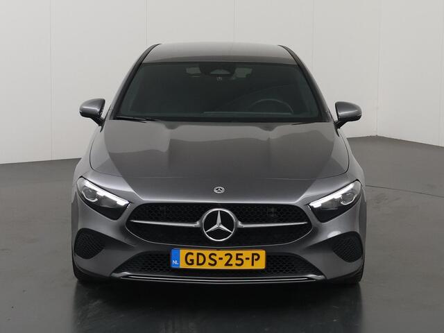 Mercedes-Benz A-KLASSE 180 Star Edition Luxury Line | Widescreen | Multibeam | Sfeerverlichting | Stoelverwarming |