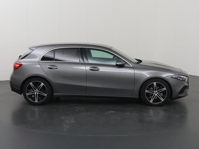 Mercedes-Benz A-KLASSE 180 Star Edition Luxury Line | Widescreen | Multibeam | Sfeerverlichting | Stoelverwarming |