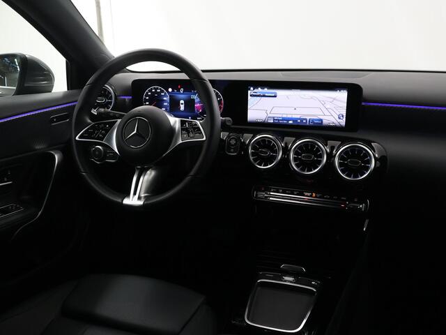 Mercedes-Benz A-KLASSE 180 Star Edition Luxury Line | Widescreen | Multibeam | Sfeerverlichting | Stoelverwarming |