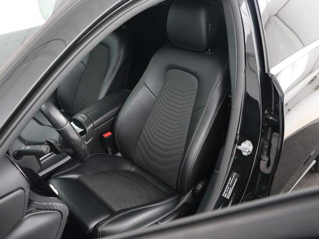 Mercedes-Benz A-KLASSE 180d Launch Edition | Stoelverwarming | Trekhaak | AMG Line | Camera | Navigatie | Widescreen | Half leder | Park Assist | Climate control | Cruise control