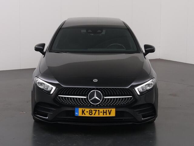 Mercedes-Benz A-KLASSE 180 Business Solution AMG | Night | Panoramadak | Sfeerverlichting | Achteruitrijcamera | Stoelverwarming |