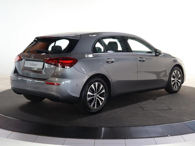 Mercedes-Benz A-KLASSE 180 Star Edition | Voorstoelen verwarmd | Achteruitrijcamera | LED-koplampen