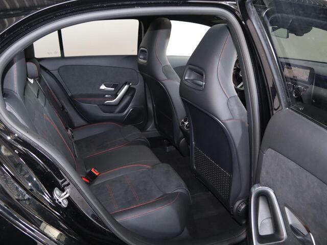 Mercedes-Benz A-KLASSE 250e Star Edition AMG Line | Panoramaschuifdak | Night | 19 inch AMG-velgen | Achteruitrijcamera