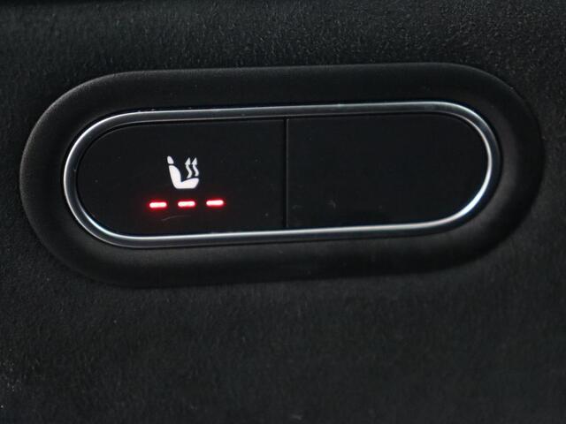 Mercedes-Benz A-KLASSE 180 AMG | Panoramadak | Stoelverwarming | Carplay | Sfeerverlichting | Leder/Alcantara | Navigatie | Park Assist | Full LED | Widescreen | Climate control | Cruise control