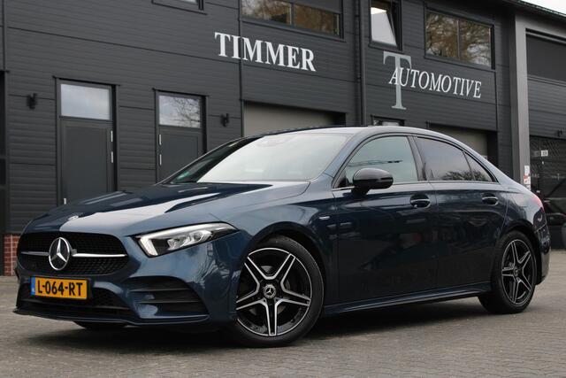 Mercedes-Benz A-KLASSE 180 Business Solution AMG Night Edition - Sfeerverlichting - Achteruitrij camera Hooglans shadowline delen - Keurig nette auto