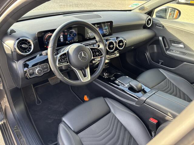 Mercedes-Benz A-KLASSE 180 Business Solution / Applecarplay Android Auto / Digital Cockpit / Stoelverwarming /