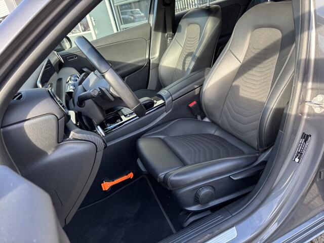 Mercedes-Benz A-KLASSE 180 Business Solution / Applecarplay Android Auto / Digital Cockpit / Stoelverwarming /