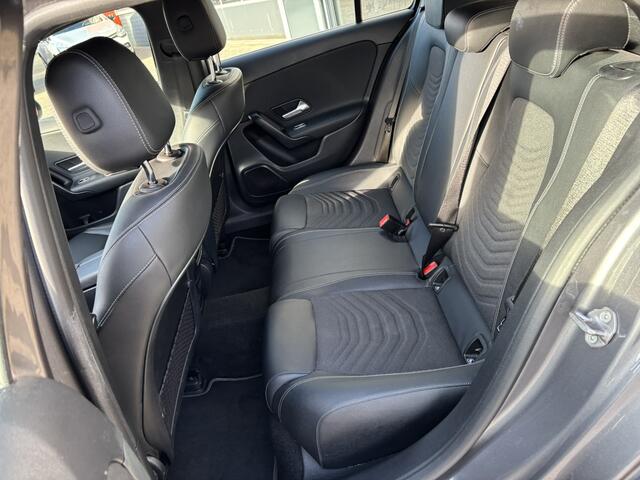 Mercedes-Benz A-KLASSE 180 Business Solution / Applecarplay Android Auto / Digital Cockpit / Stoelverwarming /