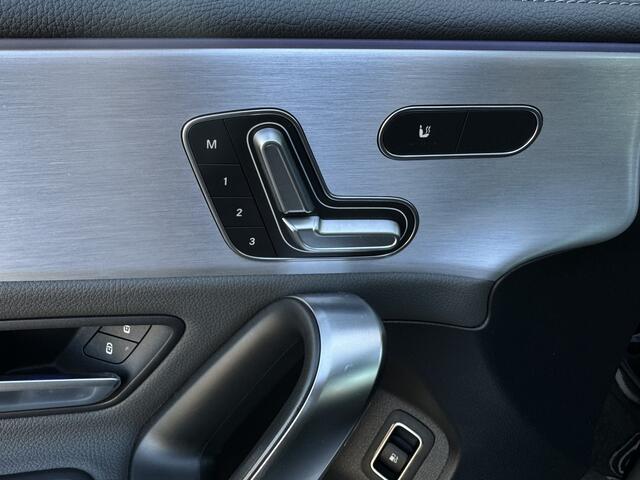 Mercedes-Benz A-KLASSE 250e 218pk AMG Aut Panoramadak Nightpakket Widescreen Burmester Distronic AmbientLight Keyless SportLeder Led Camera 18" Pdc