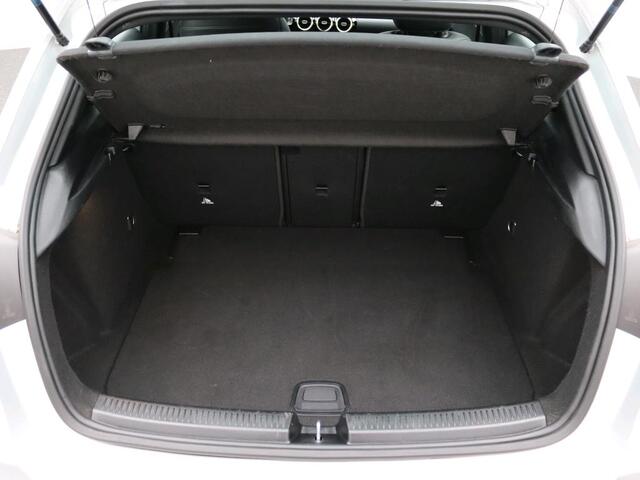 Mercedes-Benz A-KLASSE 160 Handgeschakeld Ledkoplampen | Achteruitrijcamera | Inclusief 24 maanden MB Certified garantie voor Europa.