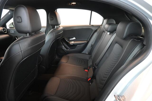 Mercedes-Benz A-KLASSE 200 Advantage Automaat Widescreen Navigatie Cruise LED Stoelverwarming Inruil Mogelijk!